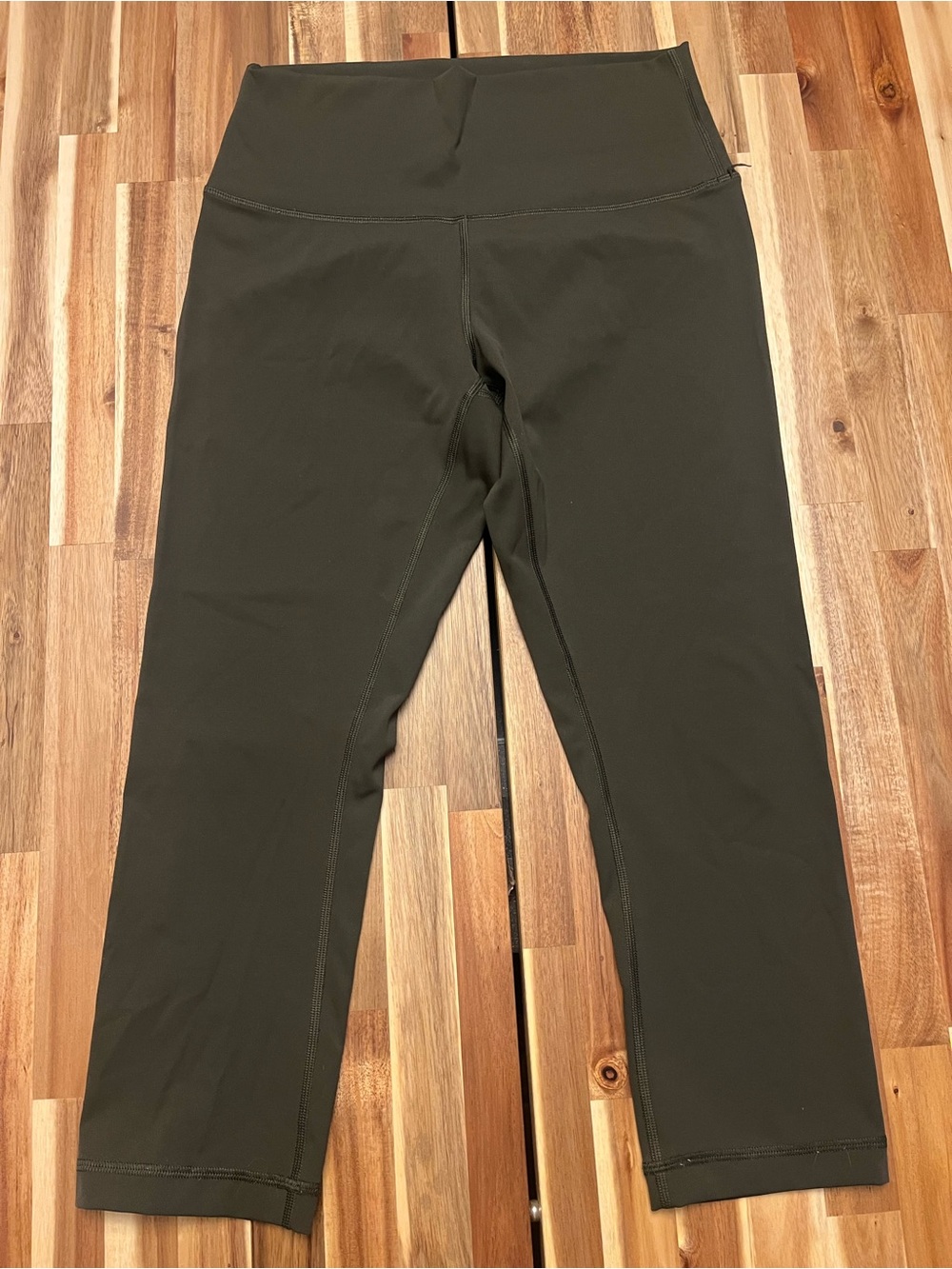 Lululemon green 3/4 olive leggings